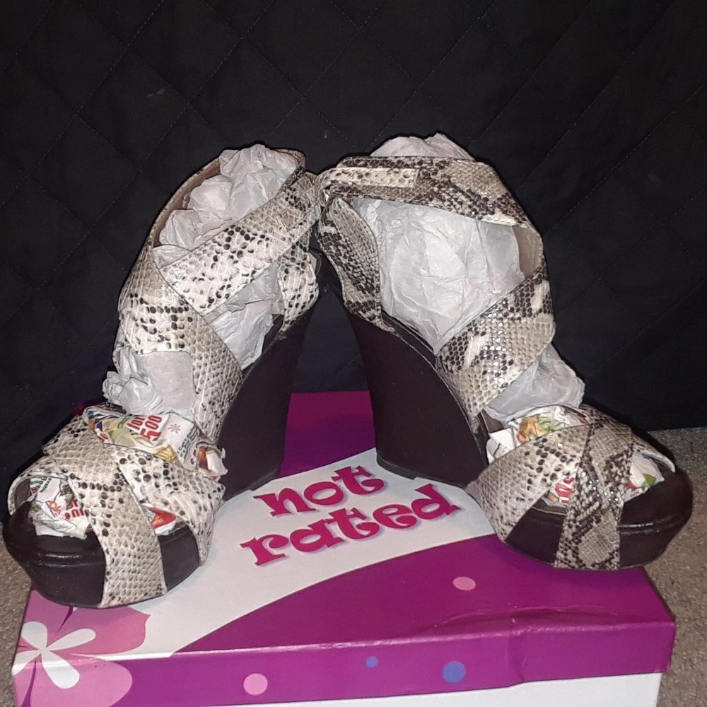 QUPID SNAKESKIN WEDGE